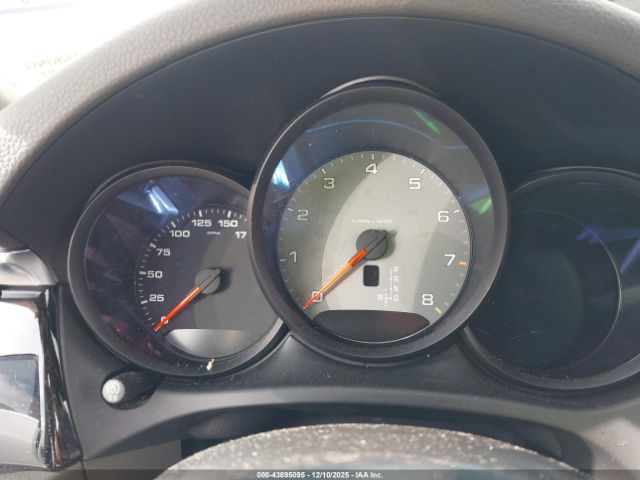 Porsche Macan S Image 16