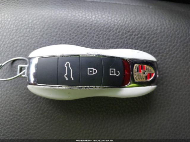 Porsche Macan S Image 13