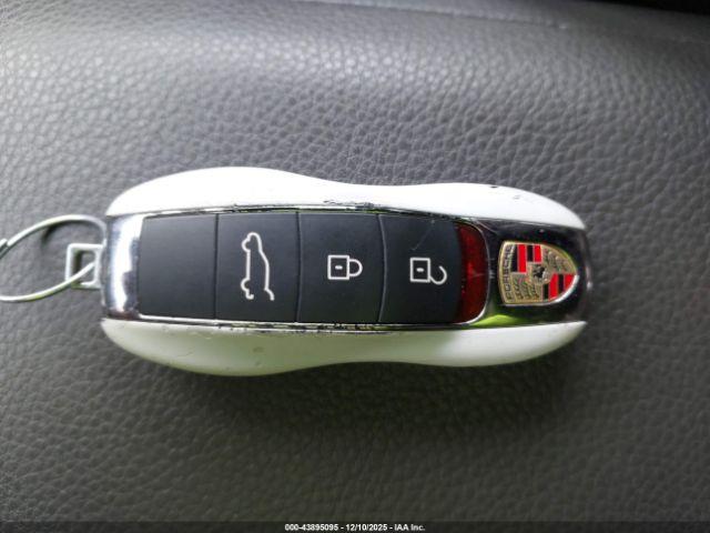 Porsche Macan S Image 13