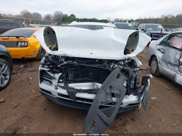 Porsche Macan S Image 9