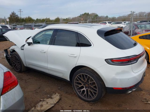 Porsche Macan S Image 10