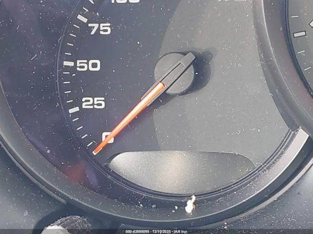 Porsche Macan S Image 12