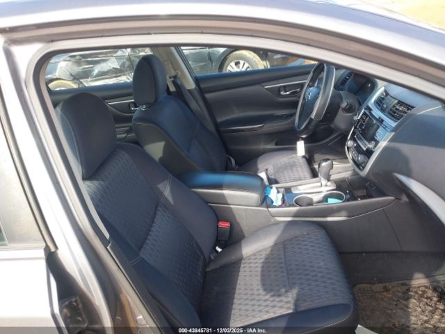 Nissan Altima 2.5 Sv Image 4