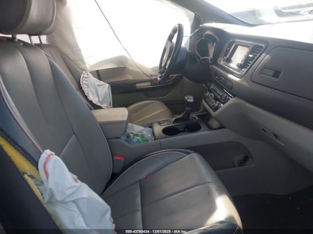 Kia Sedona Lx Image 11