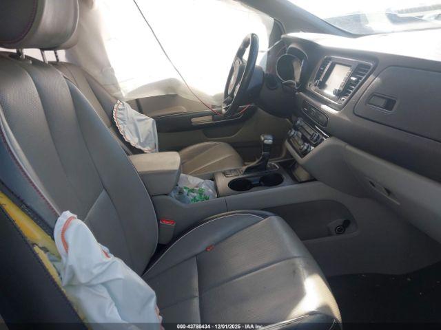 Kia Sedona Lx Image 11