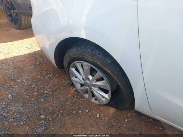 Kia Sedona Lx Image 12