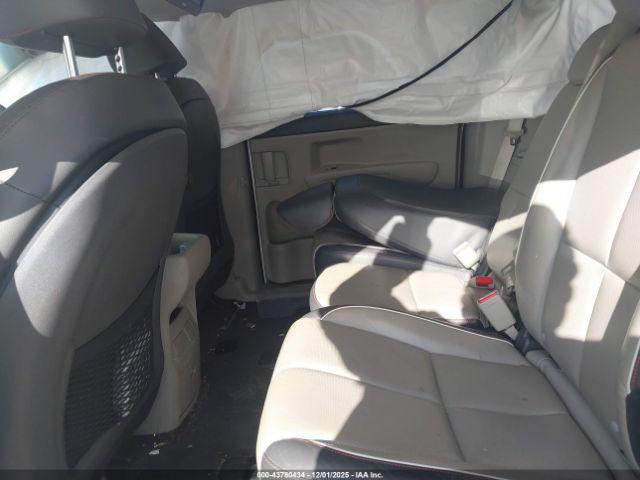 Kia Sedona Lx Image 3