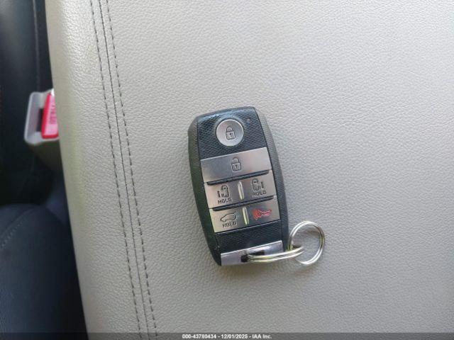 Kia Sedona Lx Image 5