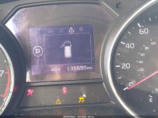 Kia Sedona Lx Image 8