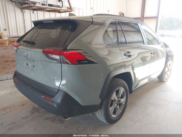 Toyota RAV4 Xle Image 2