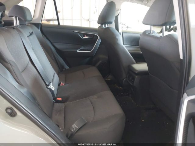 Toyota RAV4 Xle Image 3