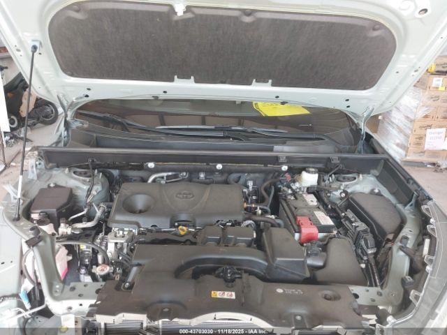 Toyota RAV4 Xle Image 6