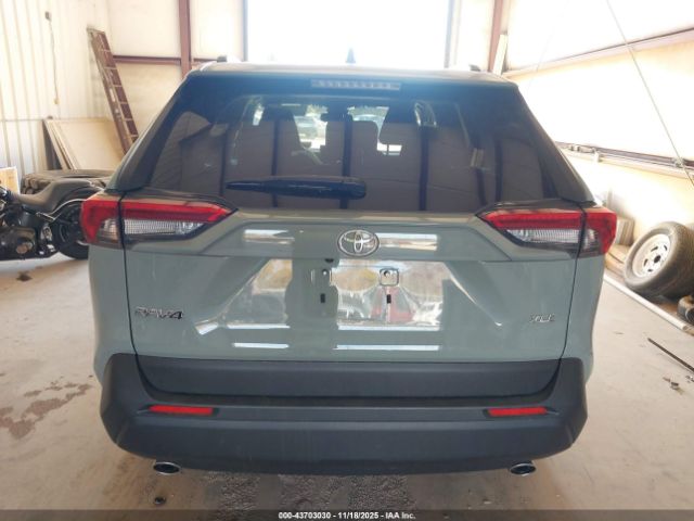 Toyota RAV4 Xle Image 10