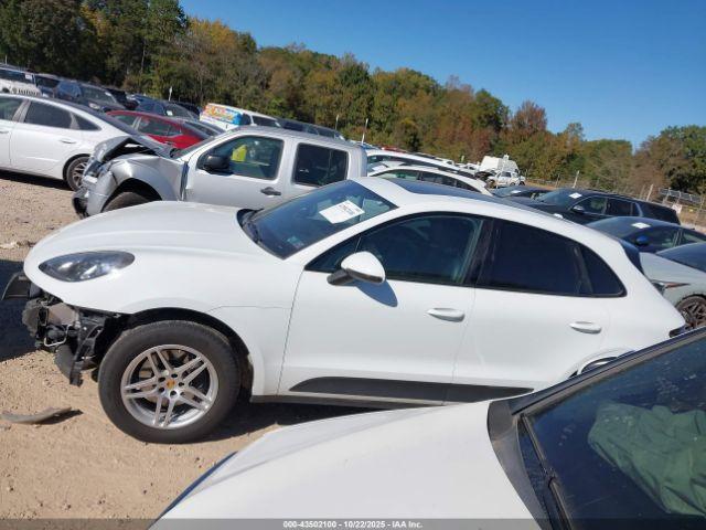 Porsche Macan Image 13