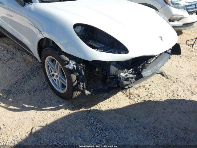 Porsche Macan Image 19