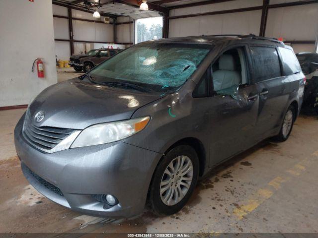 Toyota Sienna Xle V6 Image 4