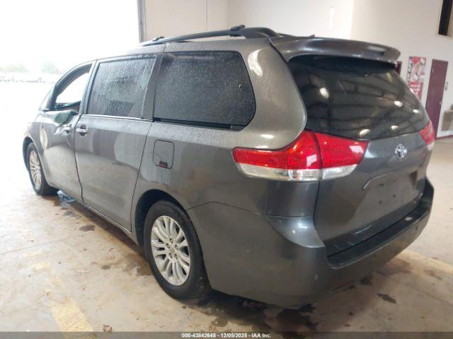 Toyota Sienna Xle V6 Image 7