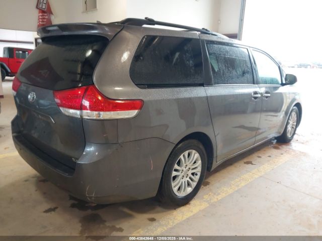 Toyota Sienna Xle V6 Image 8