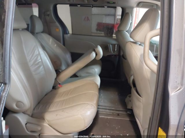 Toyota Sienna Xle V6 Image 2