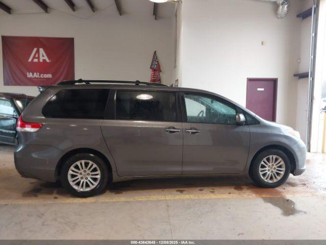Toyota Sienna Xle V6 Image 15