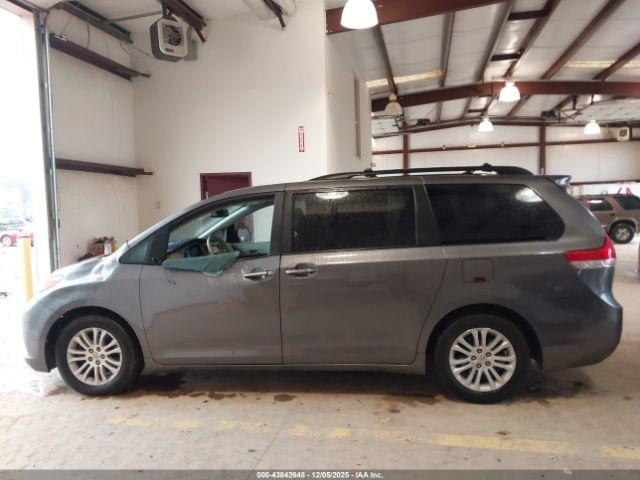 Toyota Sienna Xle V6 Image 16