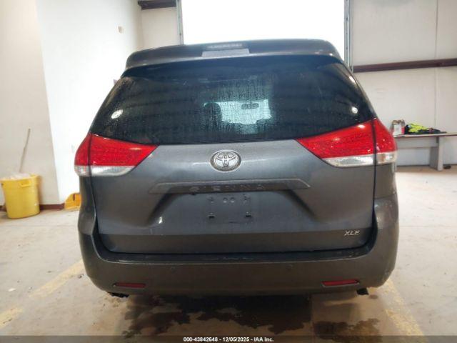 Toyota Sienna Xle V6 Image 14