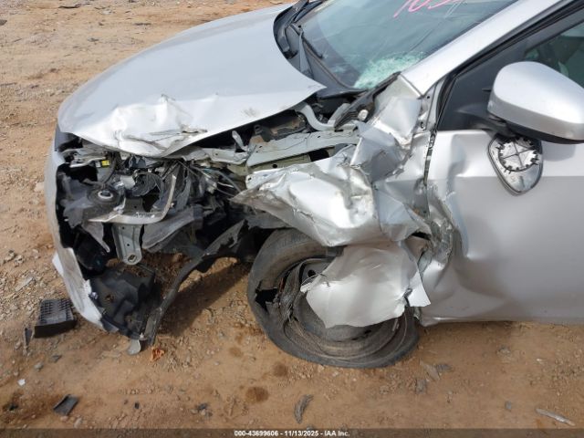 Toyota Corolla Le Image 10