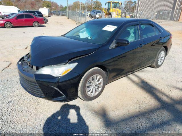 Toyota Camry Le Image 3