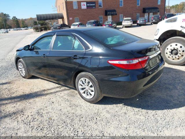 Toyota Camry Le Image 6