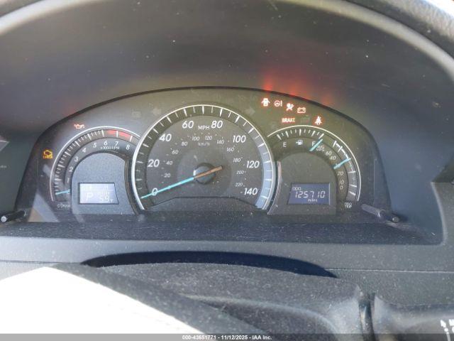 Toyota Camry Le Image 7