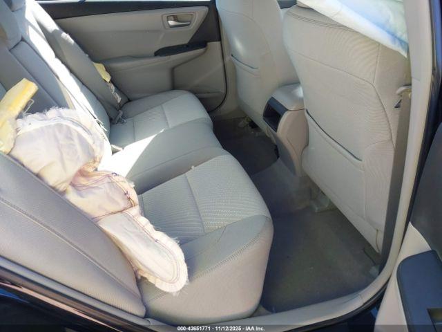 Toyota Camry Le Image 8