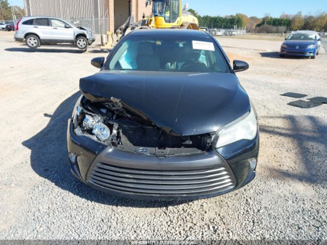 Toyota Camry Le Image 12