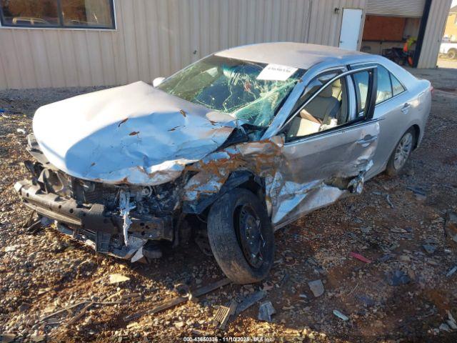 Toyota Camry Le Image 2