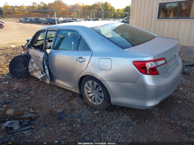 Toyota Camry Le Image 3