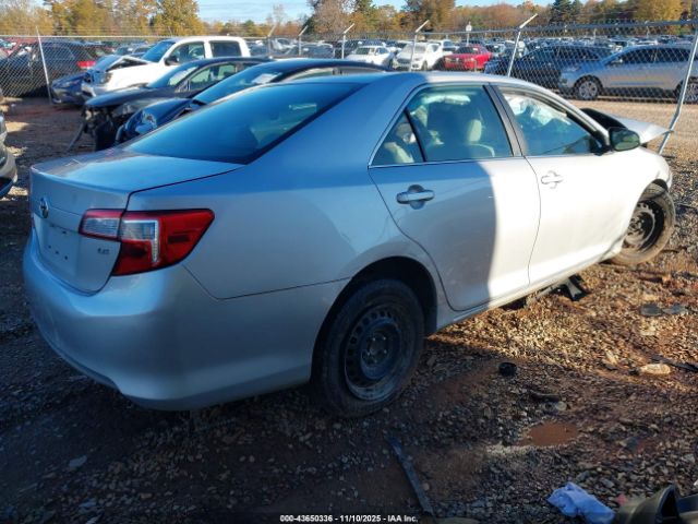 Toyota Camry Le Image 5