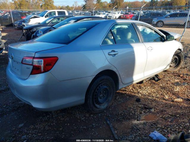 Toyota Camry Le Image 5