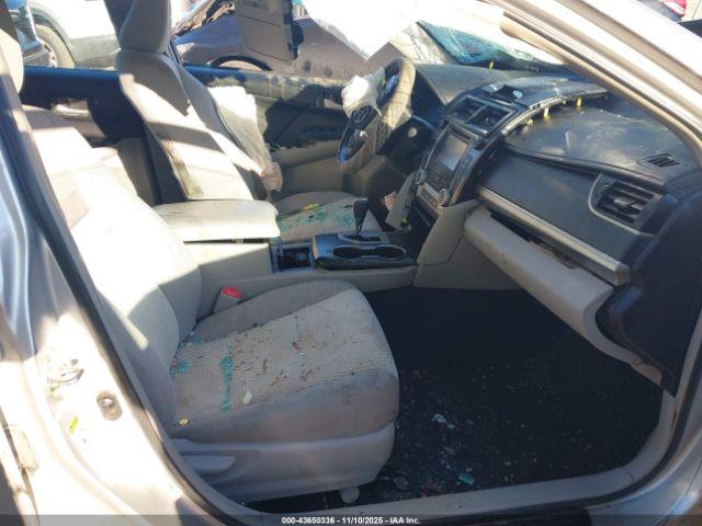 Toyota Camry Le Image 14