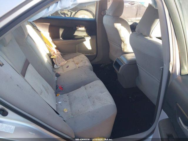 Toyota Camry Le Image 9