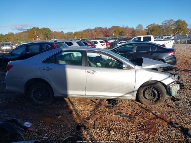 Toyota Camry Le Image 15
