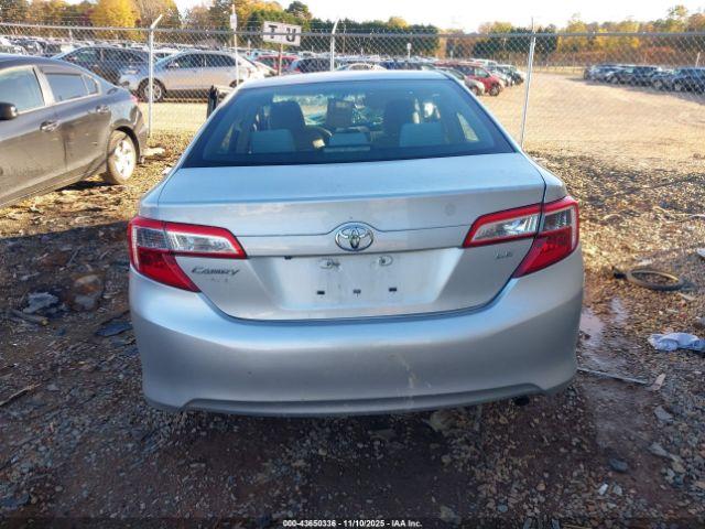 Toyota Camry Le Image 11