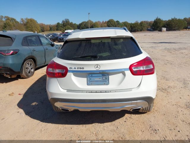 Mercedes-Benz GLA Image 17