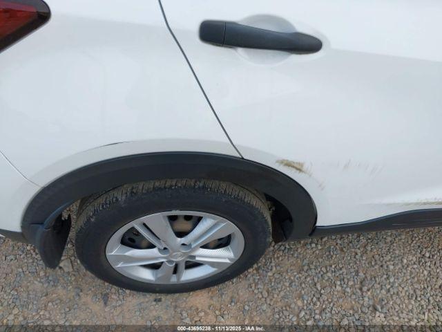 Nissan Kicks S Image 5