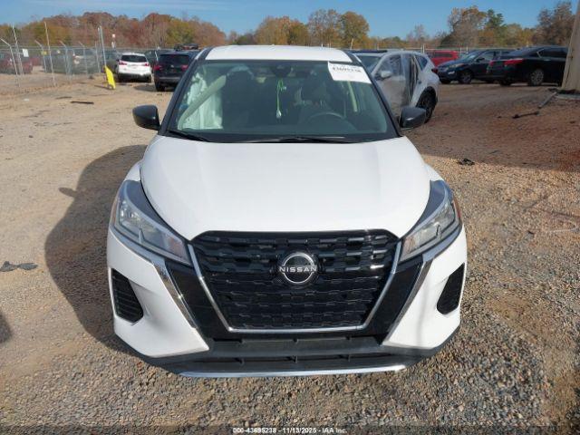 Nissan Kicks S Image 6