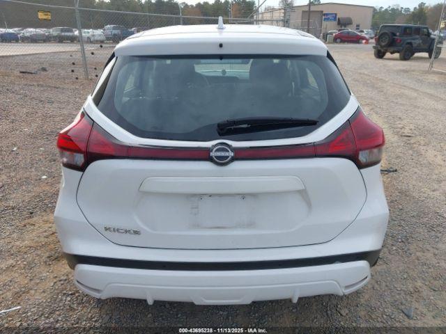 Nissan Kicks S Image 4