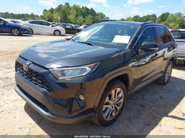 Toyota RAV4 Xle Premium Image 3