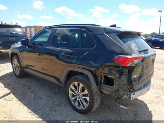 Toyota RAV4 Xle Premium Image 8