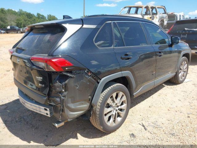 Toyota RAV4 Xle Premium Image 16