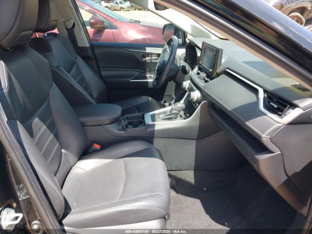 Toyota RAV4 Xle Premium Image 6