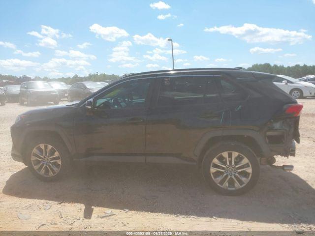 Toyota RAV4 Xle Premium Image 15