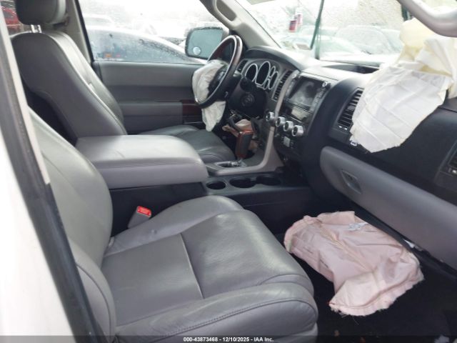 Toyota Sequoia Platinum 5.7l V8 Image 6